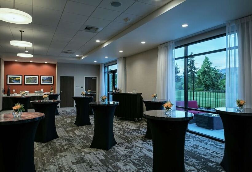ホテル Hilton Garden Inn Wenatchee