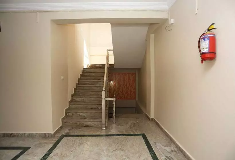 Oyo 22665 Hotel Dev Shree