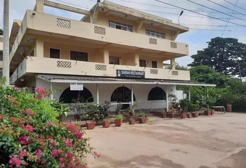 پانسیون Surahi Restaurant & Guest House