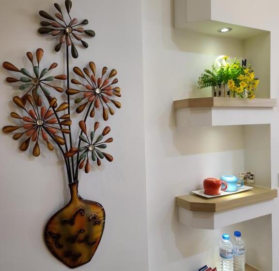 تختخواب و صبحانه Love Happiness Inn