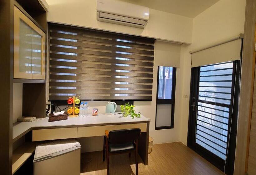 تختخواب و صبحانه Love Happiness Inn