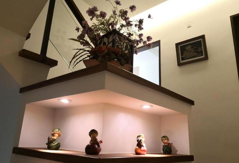 تختخواب و صبحانه Love Happiness Inn