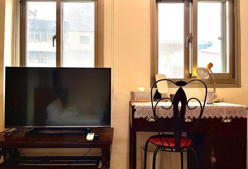 白紙寓所blank Slate B&b 鄰近夜市四人包棟