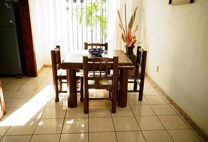 پانسیون Hostal Casona Nogueras