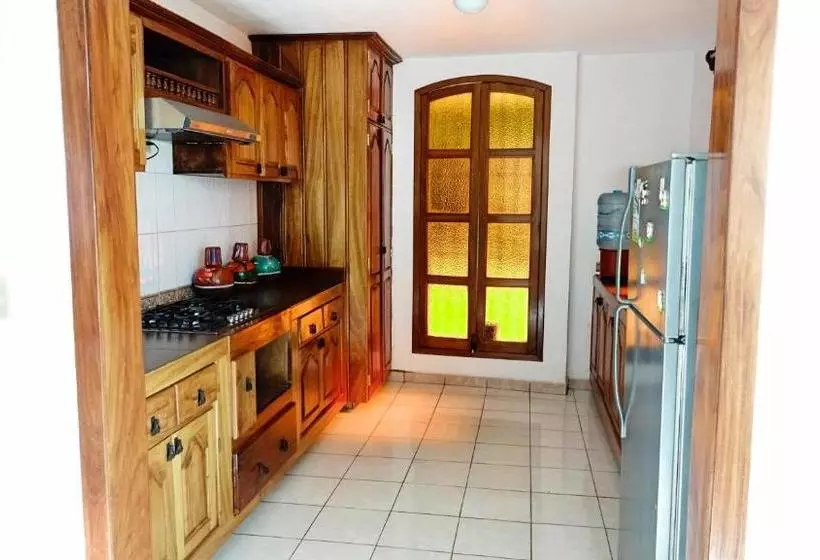 پانسیون Hostal Casona Nogueras