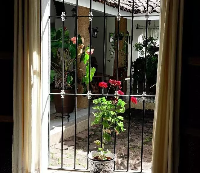 پانسیون Hostal Casona Nogueras