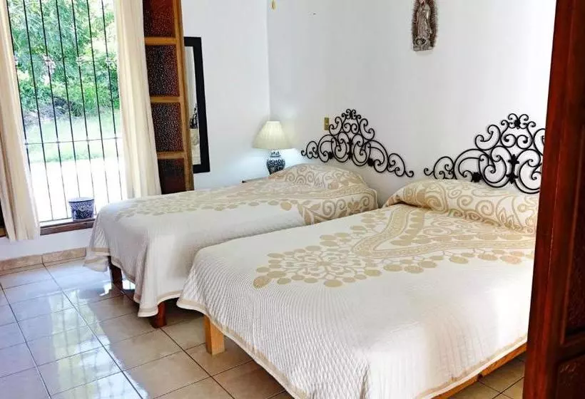 پانسیون Hostal Casona Nogueras