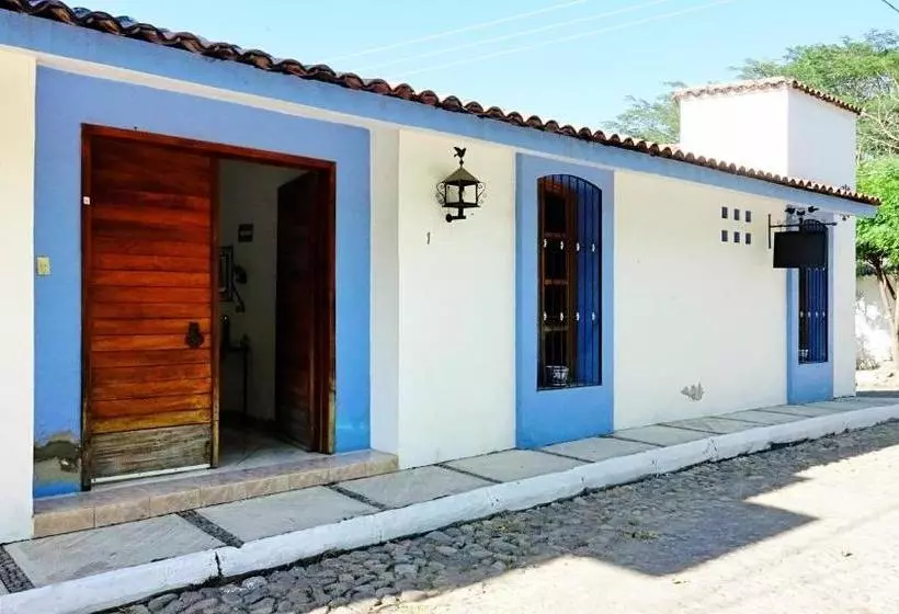 پانسیون Hostal Casona Nogueras