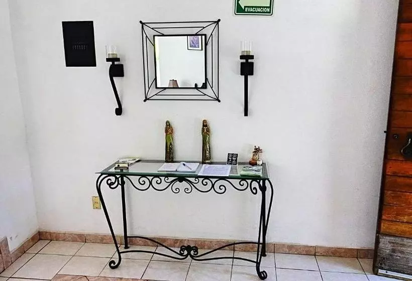 پانسیون Hostal Casona Nogueras