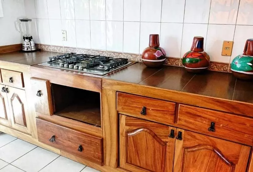 پانسیون Hostal Casona Nogueras