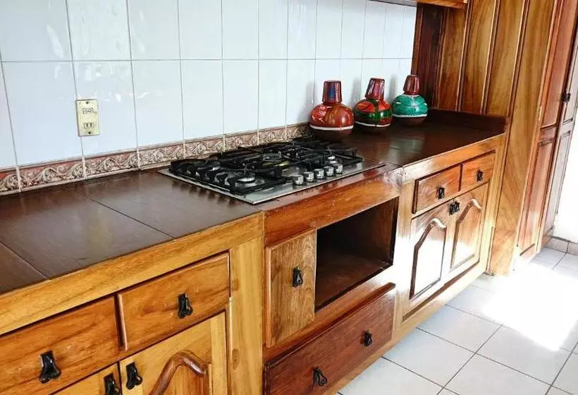 پانسیون Hostal Casona Nogueras