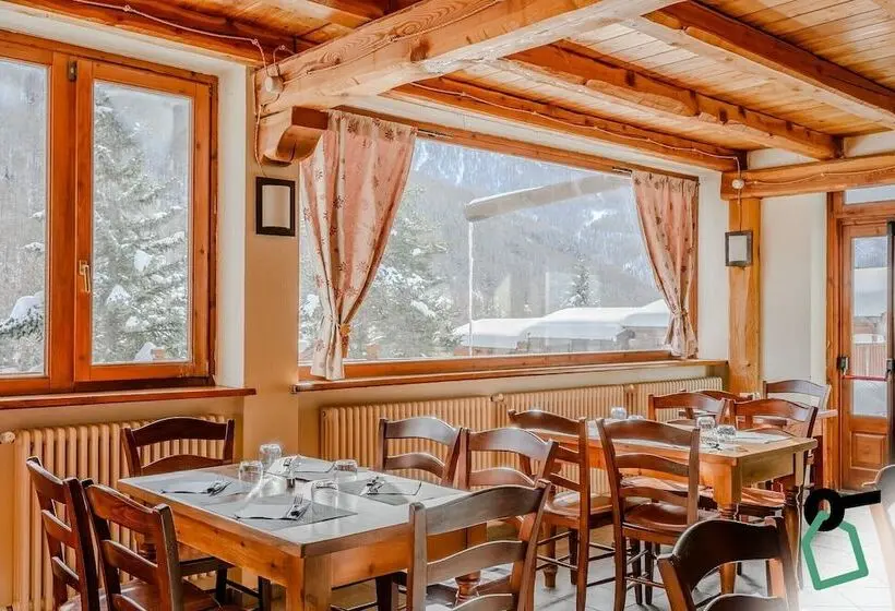 ホテル Hotiday Pragelato