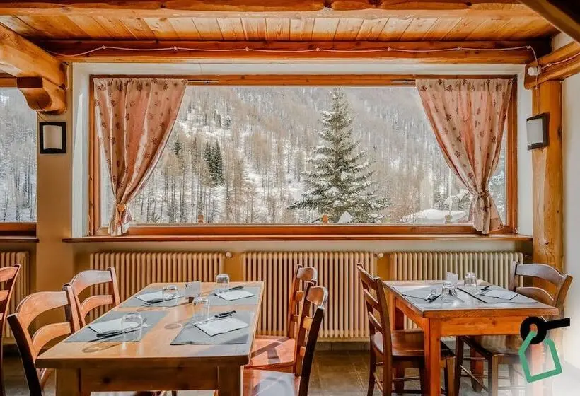ホテル Hotiday Pragelato