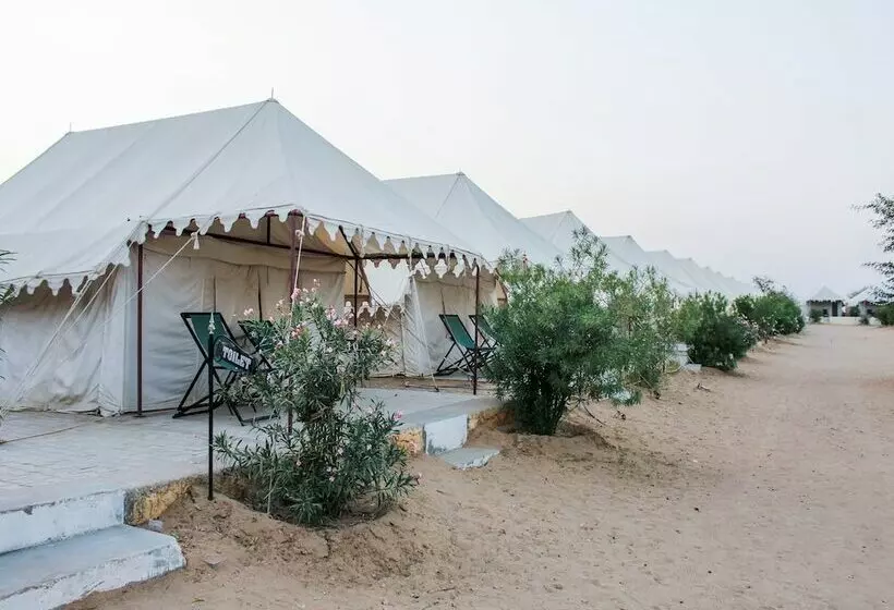 ホテル Oyo 26228 Royal Camps