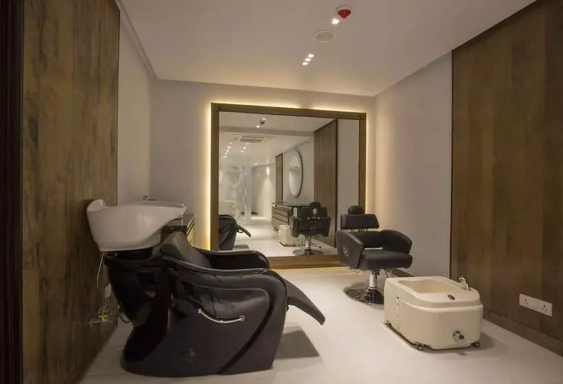 Hotel Zone By The Park Kolkata