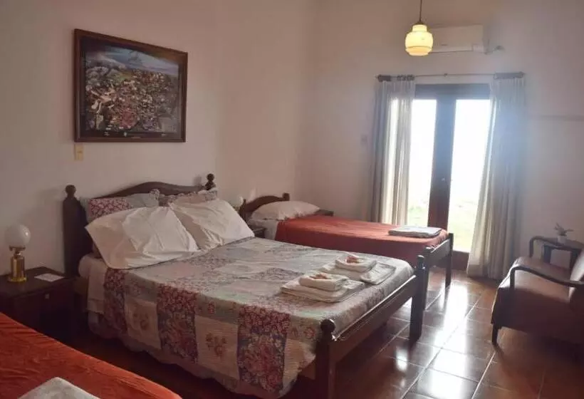 پانسیون Hostal Tilian