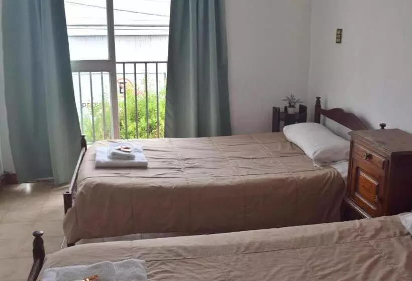 پانسیون Hostal Tilian