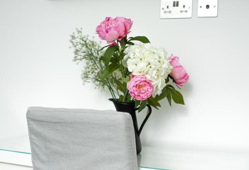 Reading Kings Road Lodge By Creatick Apartments