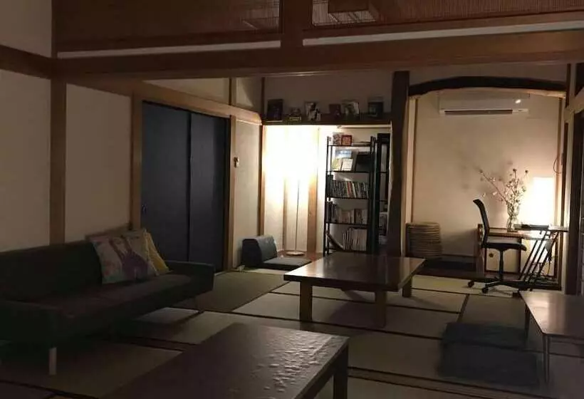 ペンション Guesthouse Lahar  Hostel