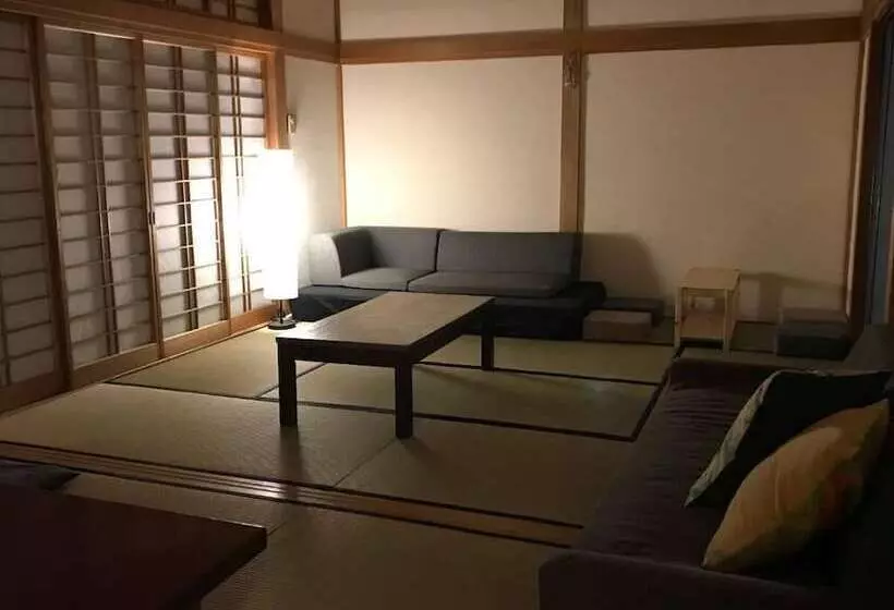 ペンション Guesthouse Lahar  Hostel