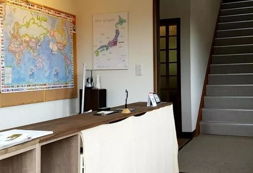 ペンション Guesthouse Lahar  Hostel