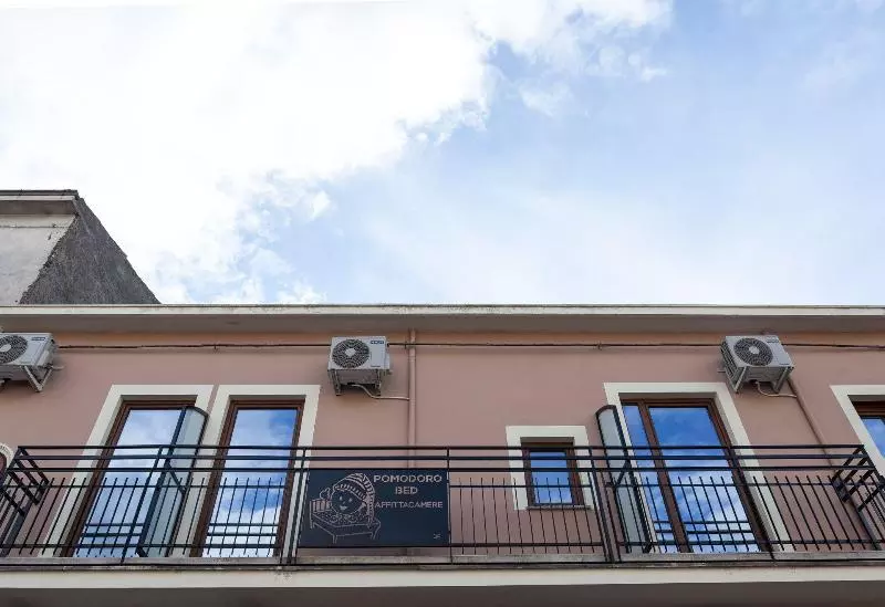 ベッドアンドブレックファースト Pomodoro Bed