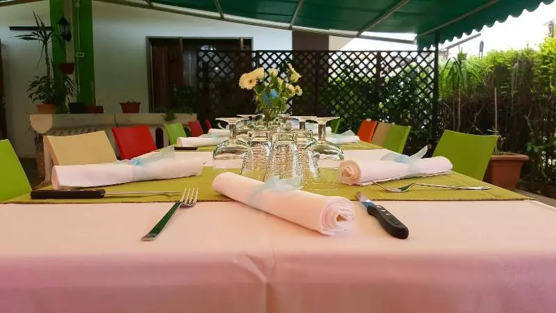 ベッドアンドブレックファースト Pomodoro Bed