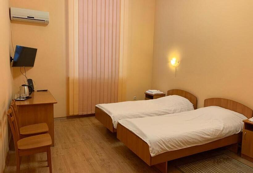 هتل Inn On Zhytomyrska