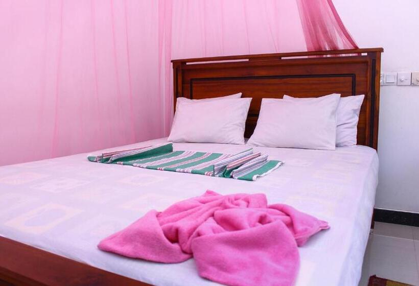 Pension Lilac Garden Mirissa