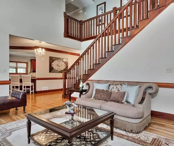 Pleasanton Courtyard Bed And Breakfast