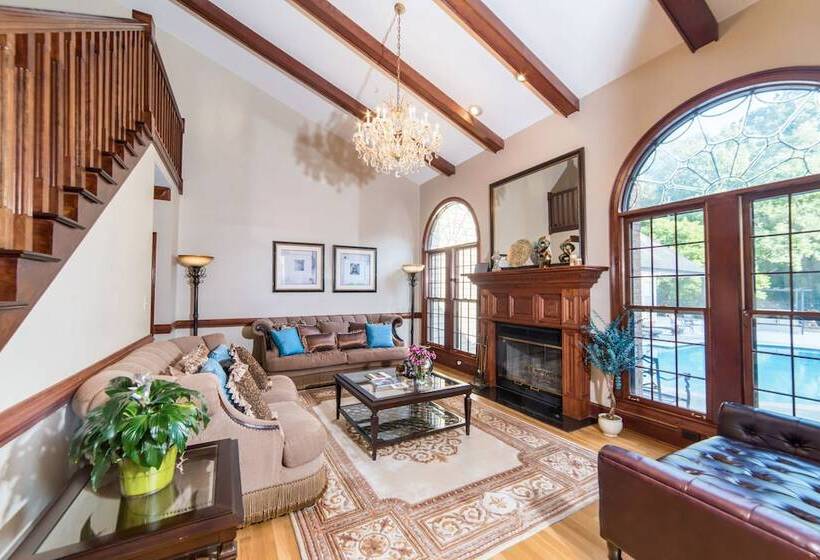 Pleasanton Courtyard Bed And Breakfast