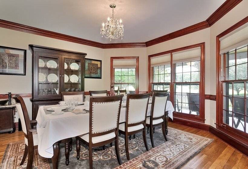 Pleasanton Courtyard Bed And Breakfast