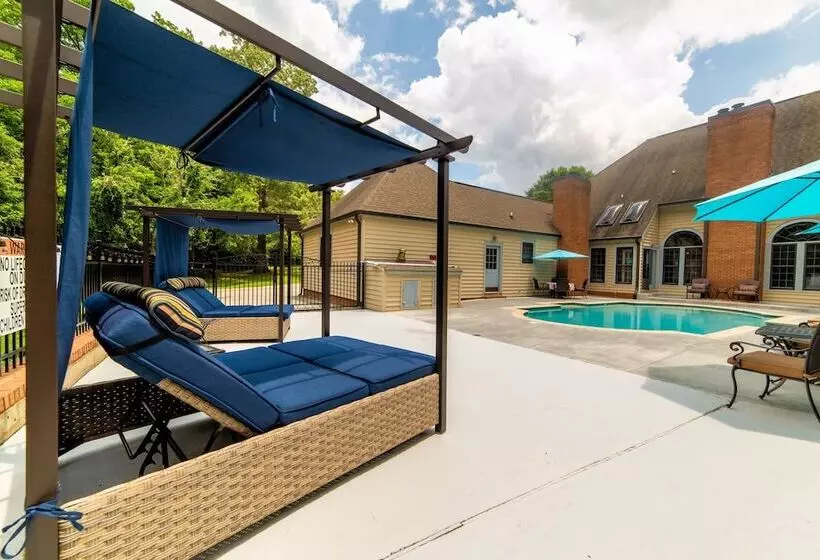 Pleasanton Courtyard Bed And Breakfast