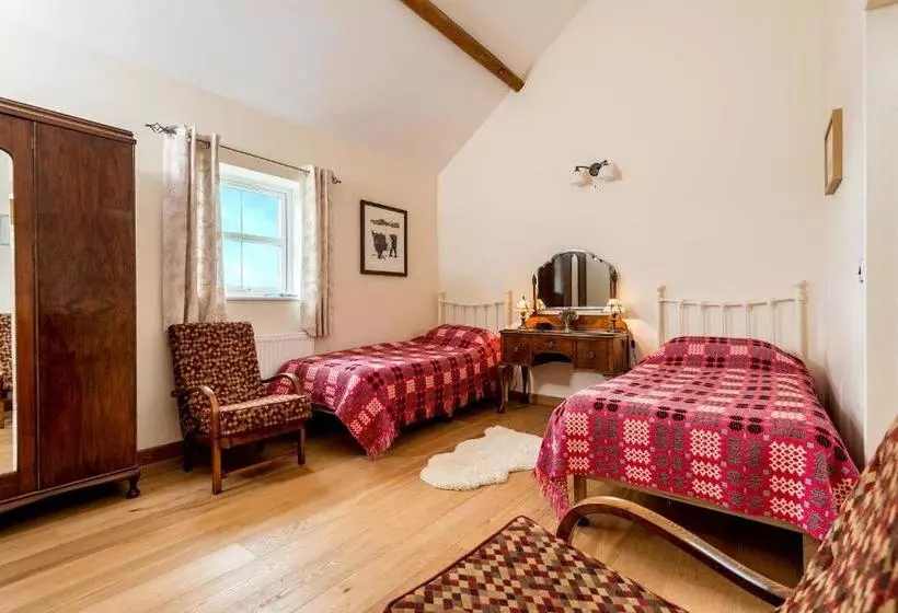 Kidwelly Farmhouse B&b