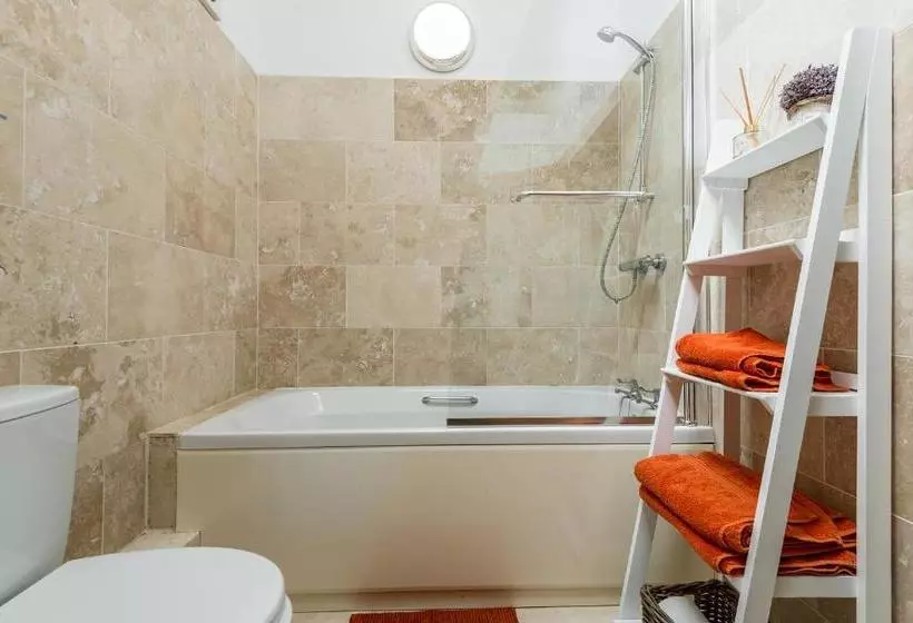 Kidwelly Farmhouse B&b