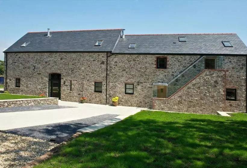 Kidwelly Farmhouse B&b