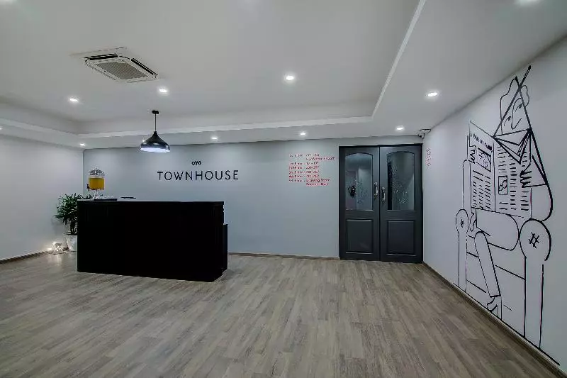 ホテル Oyo Townhouse 042 Urvashi Theatre