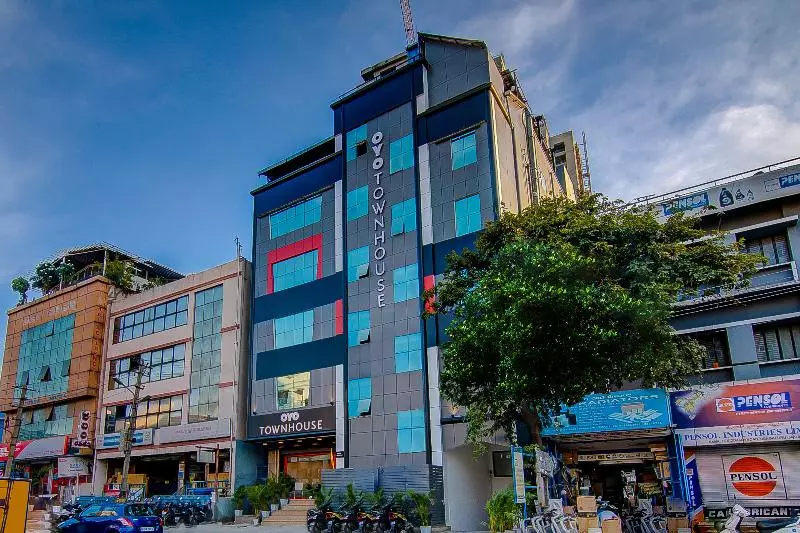 ホテル Oyo Townhouse 042 Urvashi Theatre