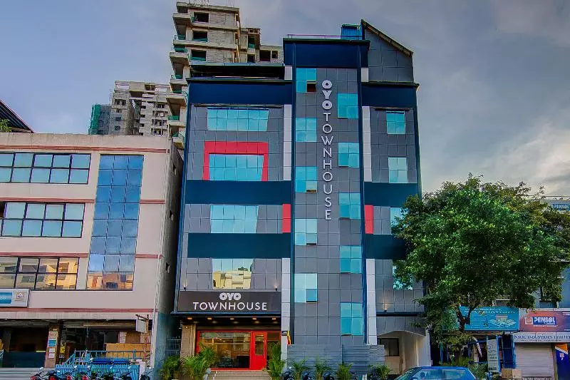 ホテル Oyo Townhouse 042 Urvashi Theatre