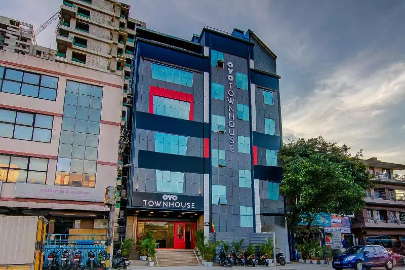 ホテル Oyo Townhouse 042 Urvashi Theatre