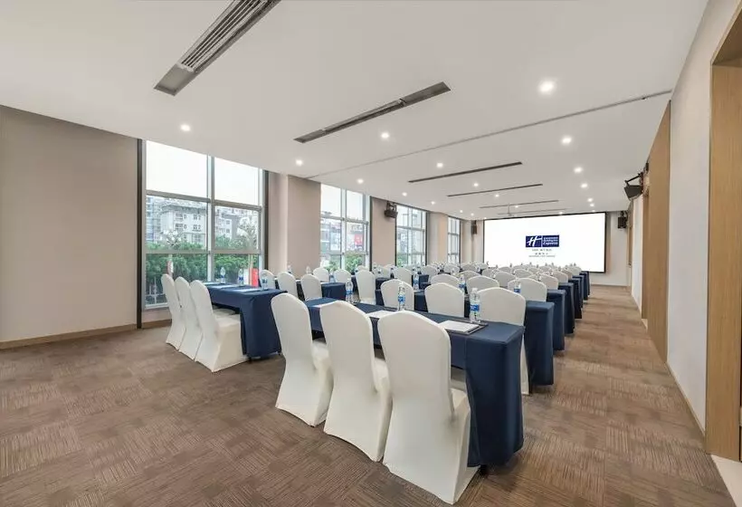 ホテル Holiday Inn Express Xichang City Center, An Ihg