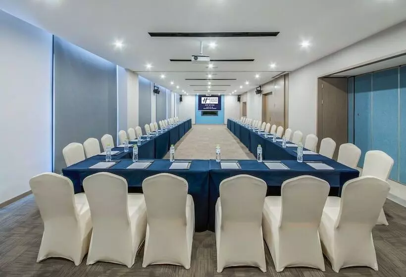 ホテル Holiday Inn Express Xichang City Center, An Ihg