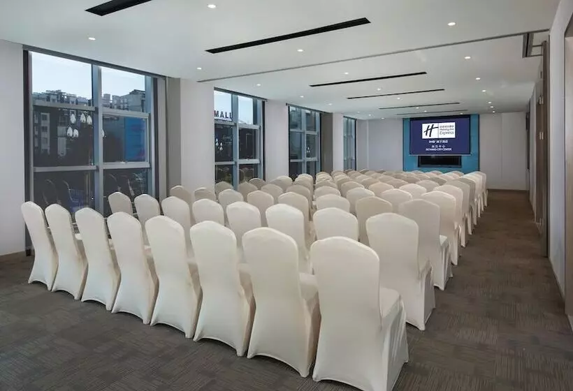 ホテル Holiday Inn Express Xichang City Center, An Ihg