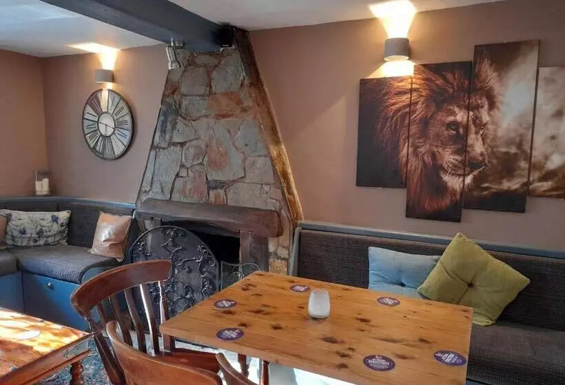 هتل The Golden Lion Inn