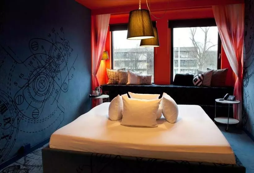 Skotel Amsterdam, Hotelschool The Hague