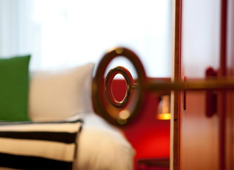 Skotel Amsterdam, Hotelschool The Hague