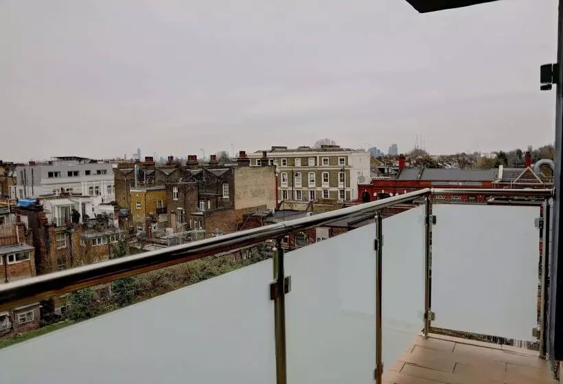 Putney Hotel; Bw Signature Collection