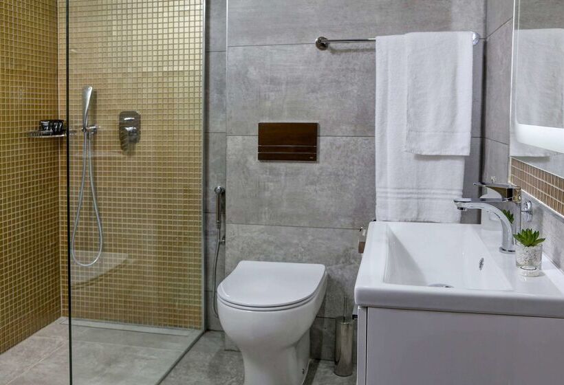 Putney Hotel; Bw Signature Collection