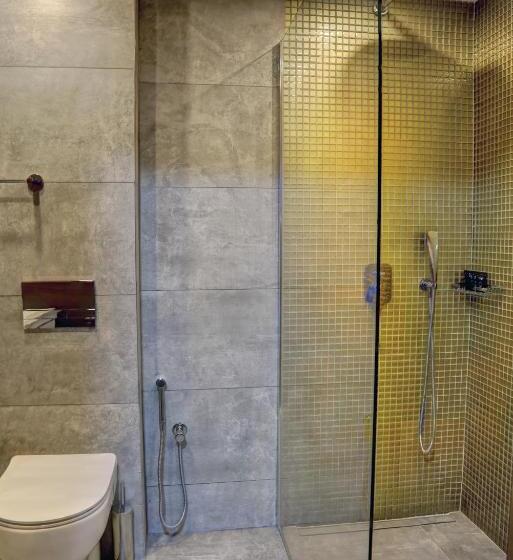 Putney Hotel; Bw Signature Collection