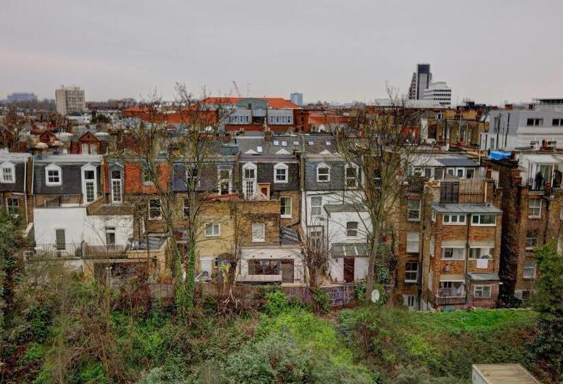 Putney Hotel; Bw Signature Collection